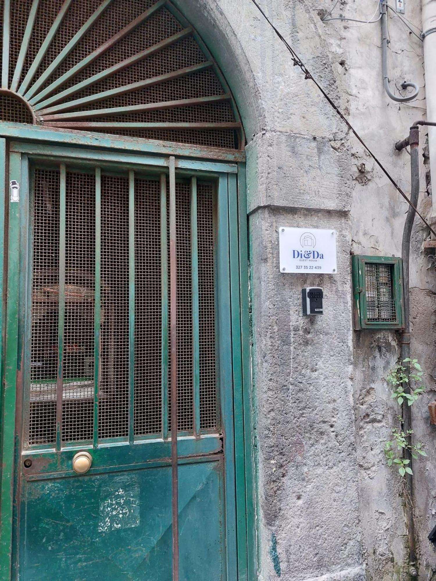 Napoli Centro - Di&Da Guest House Buitenkant foto